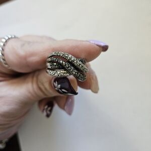 Sterling silver black and white crystal intertwined ring, 6.